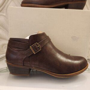 Life Stride "Alexander" Brown Booties. NIB. Size 7.5